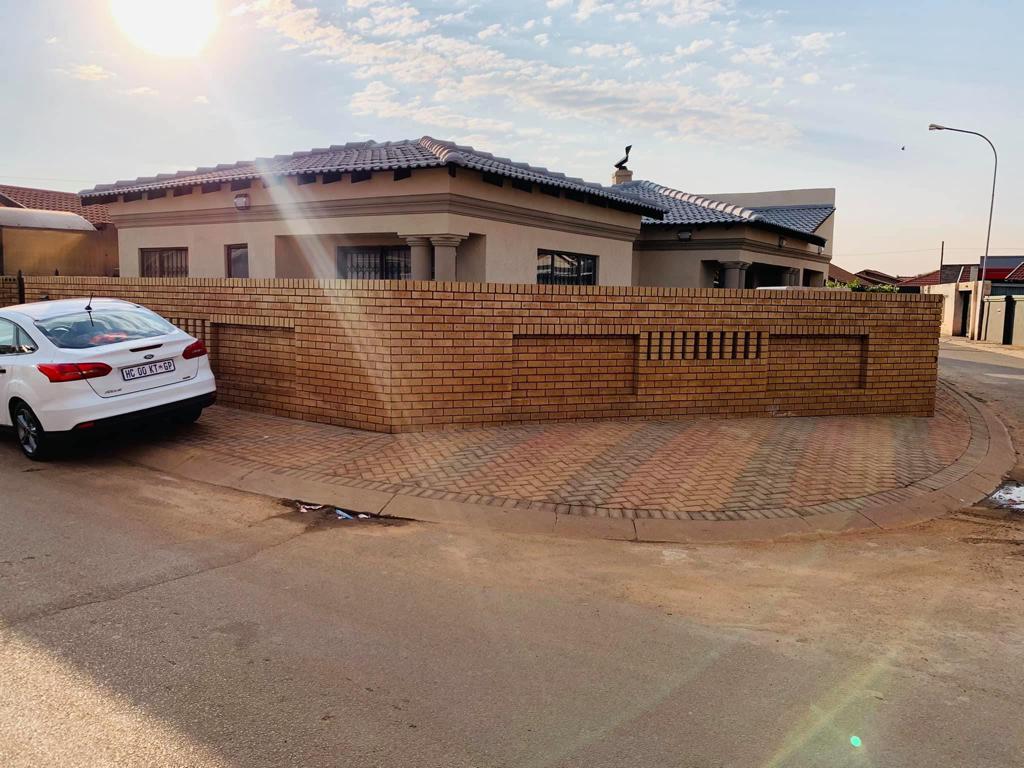 WhatsApp Image 2022-12-14 at 16.58.05 (2)